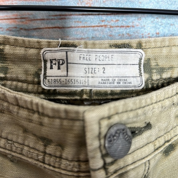 Free People Green Distressed Jean Shorts Size 2 - Picture 4 of 5